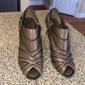 Louis Vuitton Peep Toe Booties EU 37